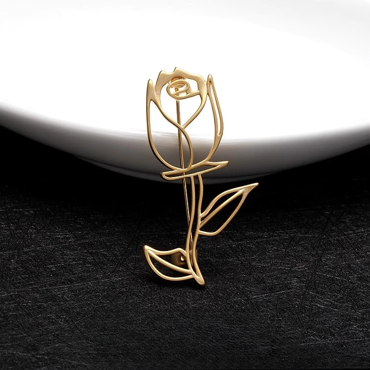 Vintage Hollow Rose Brooches for Women Elegant Flower Scarf Buckle Metal Pin Temperament Accessories Jewelry