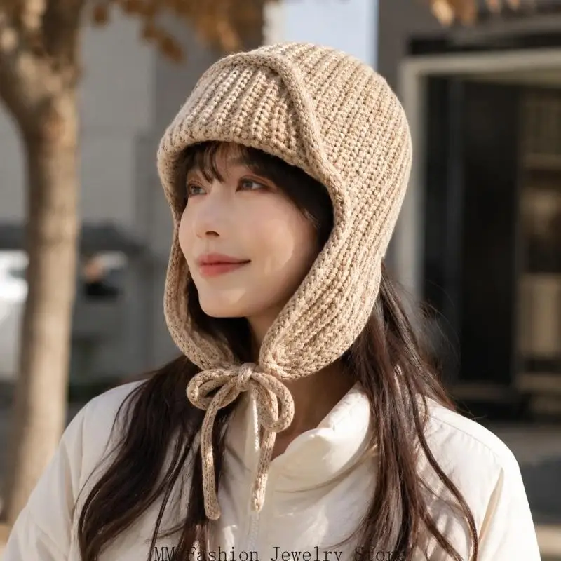 Extended Earflap Winter Hat with Textured Construction and Under-Chin Ties for Outdoor Walks and Cycling Commutes D0UB
