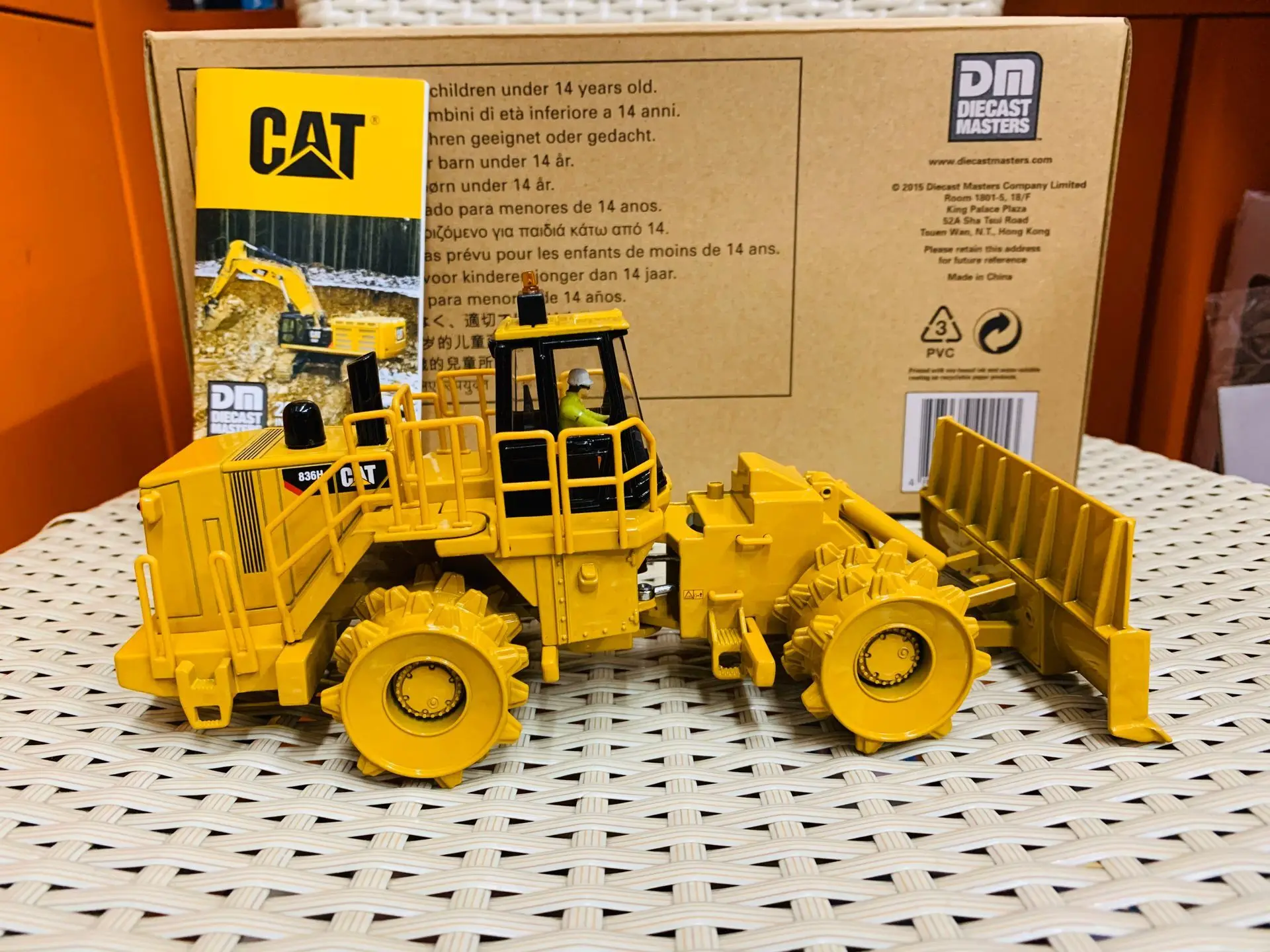 836H Landfill Compactor 1/50 Scale DieCast Masters DM85205