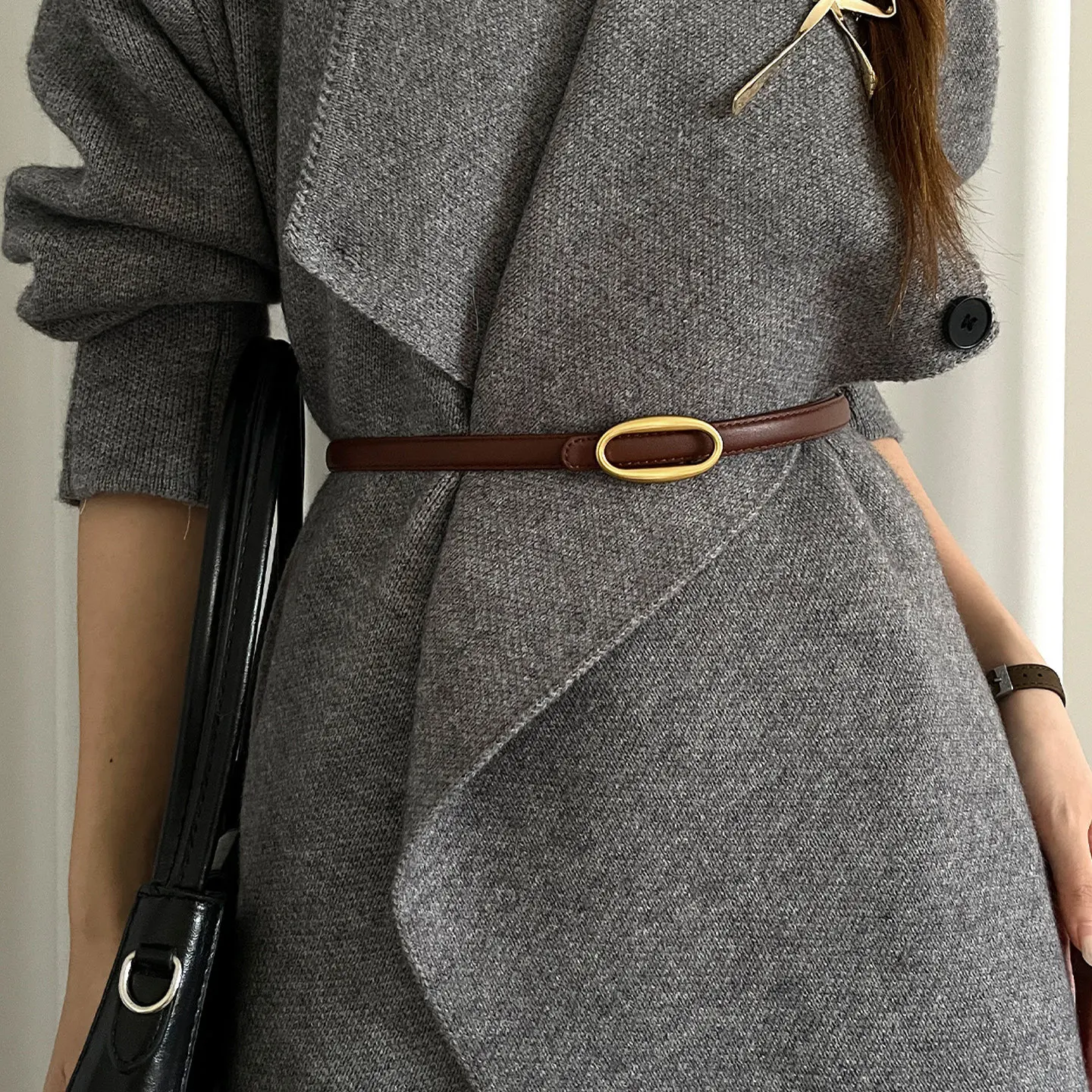 Modischer Damen-Slim-Ledergürtel mit Retro-Oval-Goldschnalle – Dünner Ziergürtel für Kleider, Jeans, Mäntel – Alltags-Accessoire – Detail 3