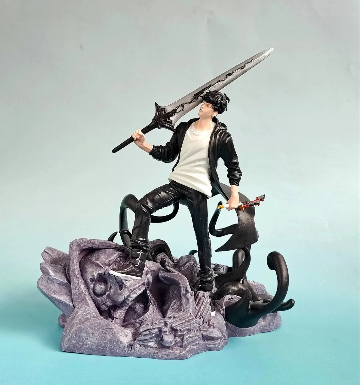 متوفر في المخزون سولو التسوية سونغ جين وو الظل الملك أنيمي الشكل 20 سنتيمتر الظل الملك سونغ جين وو عمل الشكل دمية ألعاب مخصصة هدية