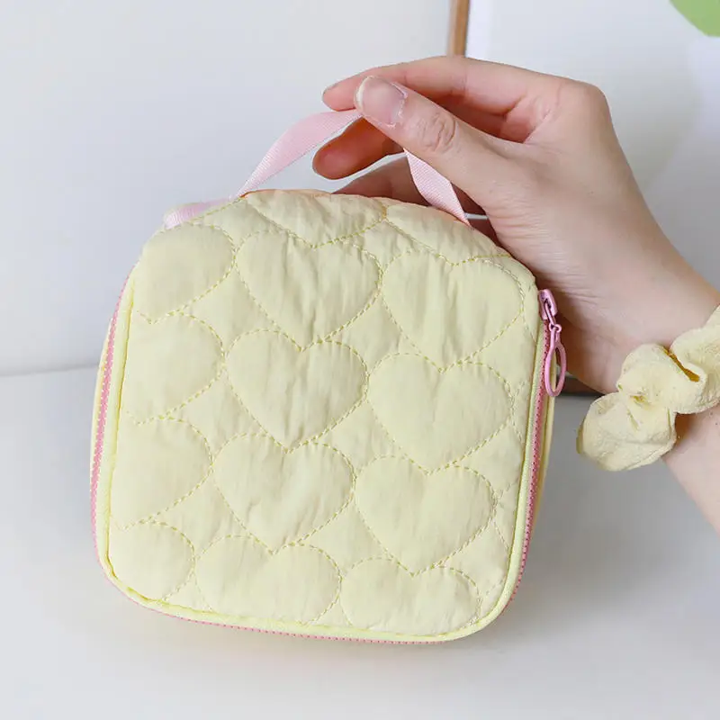 

Square Shaped Korean Version Cute Love Makeup Bag Large Capacity Portable Travel Handbag Wash Bag Zipper Heart Bag