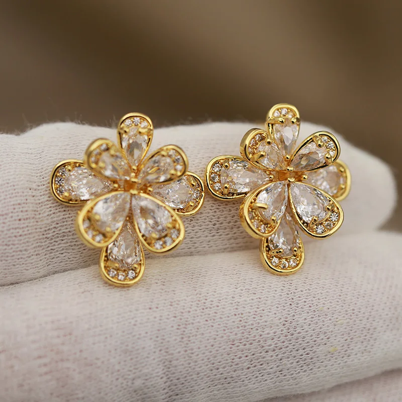 New Sight Design Classic Zirconia Flower Stud Earrings for Women Fashion Brand Brand Jewelry Luxury Crystal Waterdrop Earrings