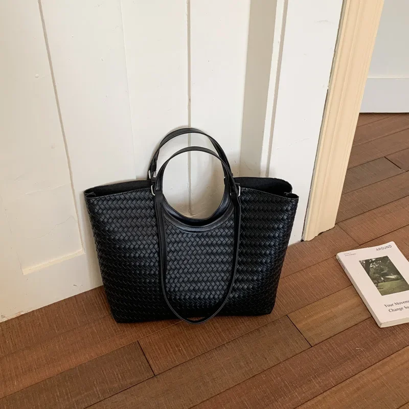 Koreanische Rattan-Geflecht-Umhängetasche, Große Kapazität Damen-Tragetasche, Sommerliche Lässige Einfache Urlaubs-Strand-Pendler-Handtasche – Detail 16