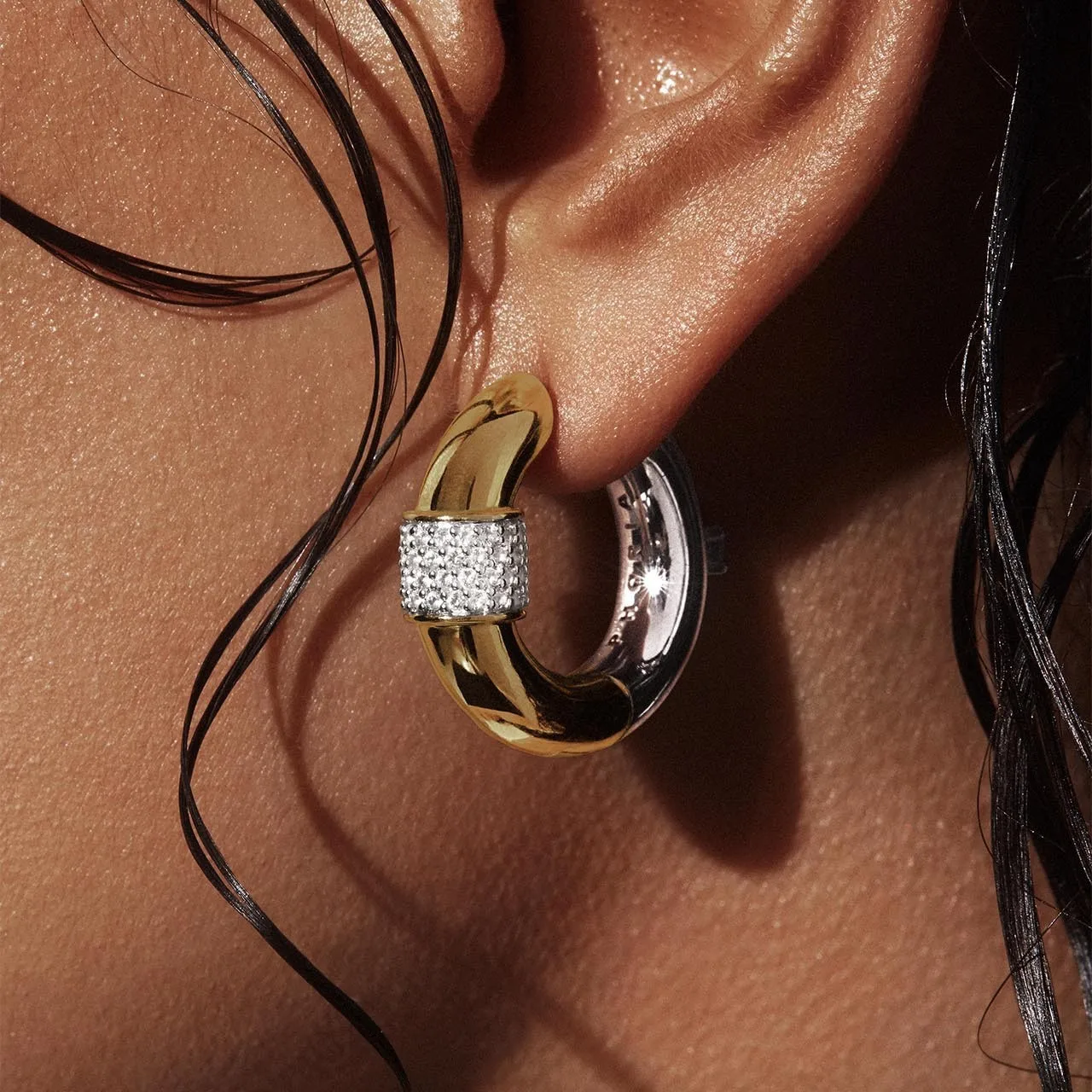 Vintage Style Zircon Rotundity Earring for Women 18K Plating Gold and Silver Color Huggies Earrings Jewelry Elegant Gift for Her