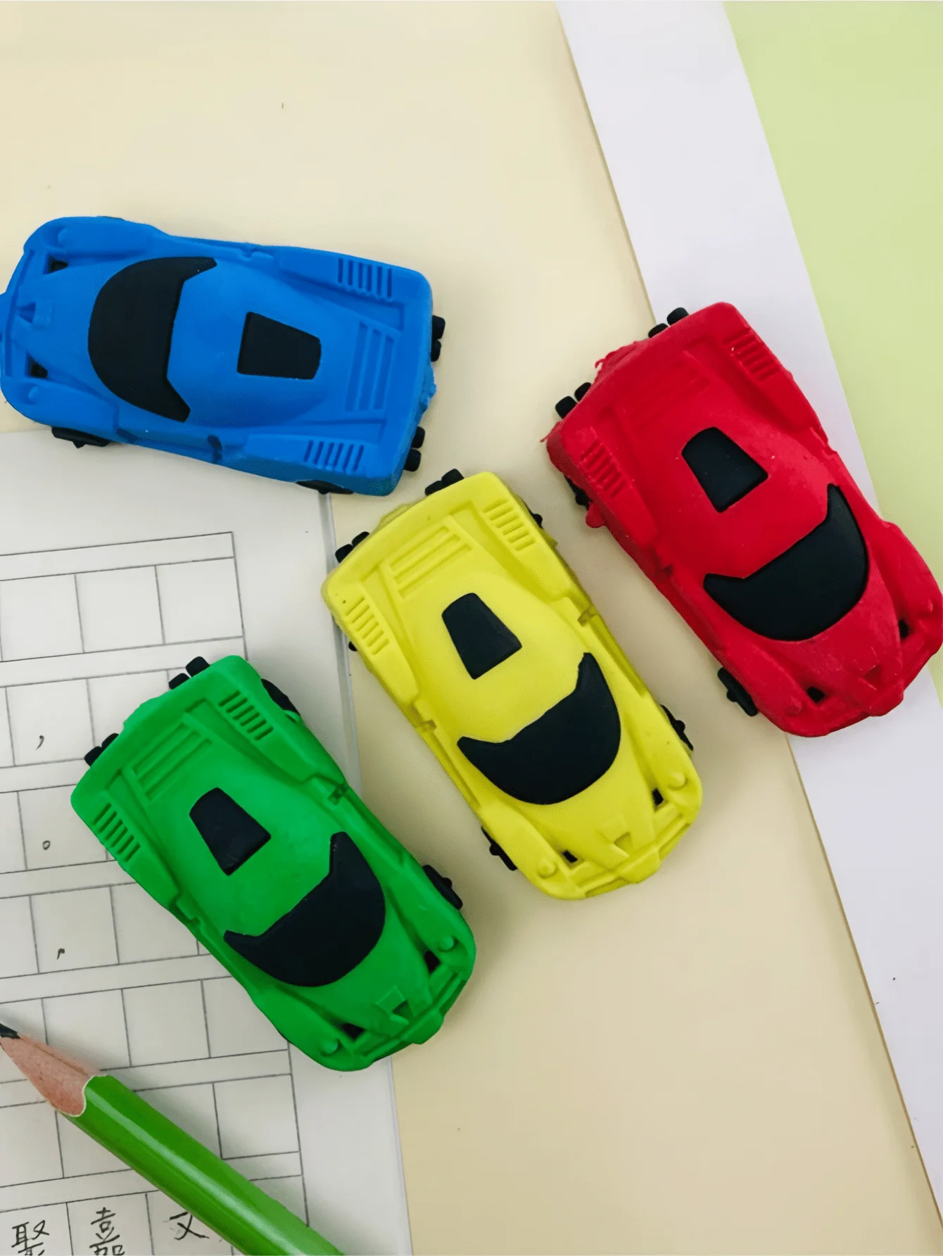 1/4 Piece Random Color Creative Cartoon Car-Shaped Eraser, Detachable and Assembleable Eraser, Soft Cleaning Tool for Study & 2B Pencils
