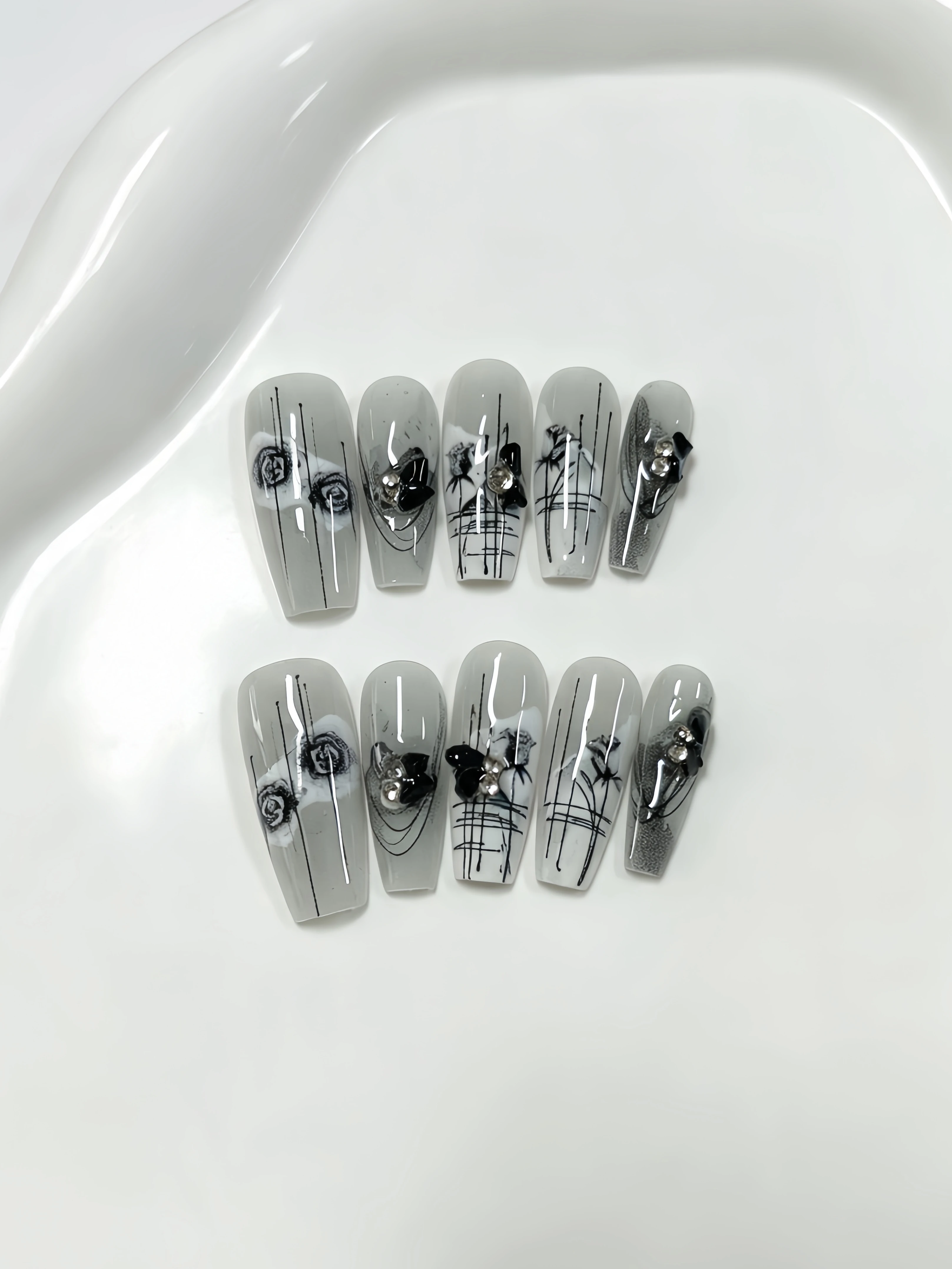 10 Pieces of Long Trapezoidal Press-On Nails, Matte Gray Ink Black Rose Press-On Nails, New Chinese Style Cool and Detachable Press-On False Nails