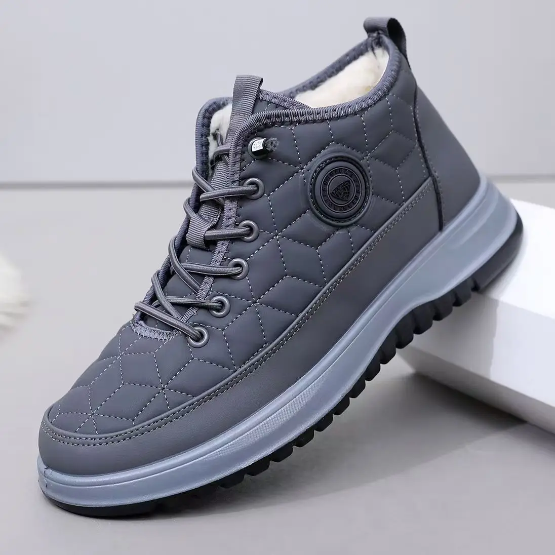 Sepatu Bot Salju Pria Musim Dingin Model Tinggi dengan Tali, Sol Tebal Anti Selip, Ringan, Tebal, Menjaga Kehangatan, untuk Usia Paruh Baya dan Lansia, Berbahan Katun