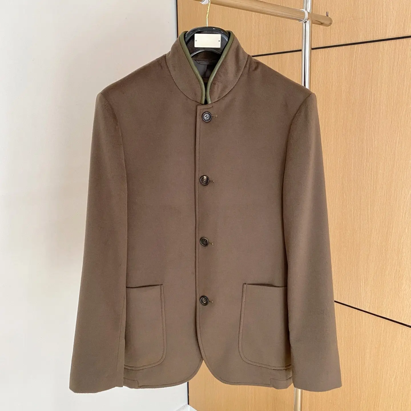 

Итальянская трехмерная шерстяная куртка на пуговицах LP