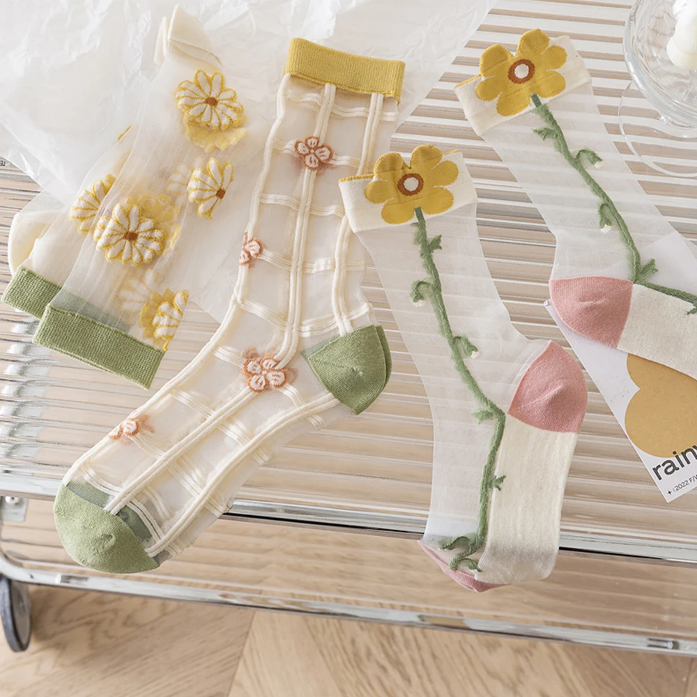 Chaussettes d'été Ultra-fines et respirantes en soie cristal pour femmes, chaussettes longues transparentes en Nylon, broderie florale, mignonnes en dentelle