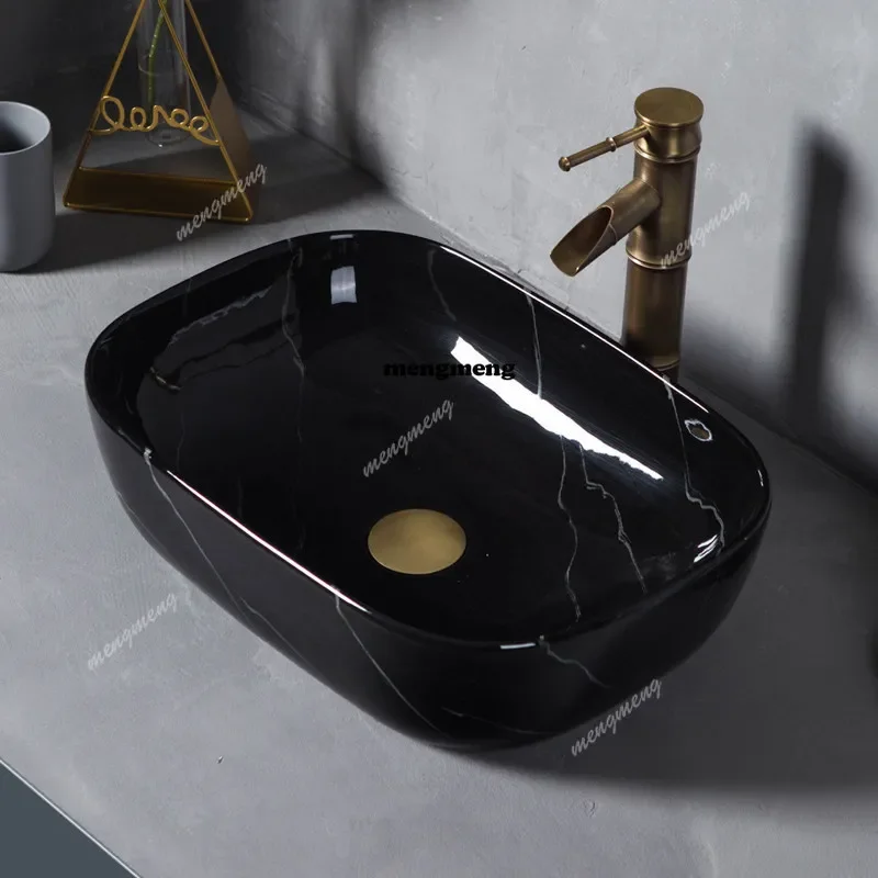 

Черный, раковина на столешнице, бытовой умывальник на балконе, листовая раковина небольшого размера.
