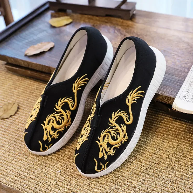 Neue Vintage chinesische ethnische Stil Männer Schuhe Gold Stickerei Leinwand Flügel Chun Kung Fu Schuhe lässig täglich Tai Chi alte Peking Schuhe