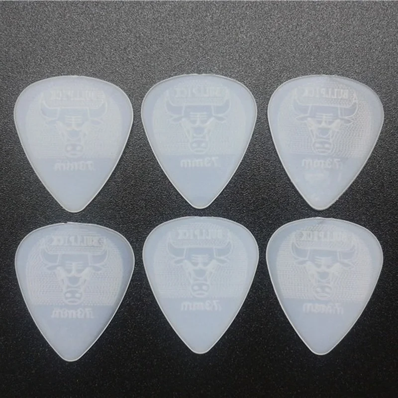 12pcs Bull Head 0.6mm Guitar Pick Super Durable Nylon Non-slip Design Mediator Acoustic Electric Guitarra Strings Strum