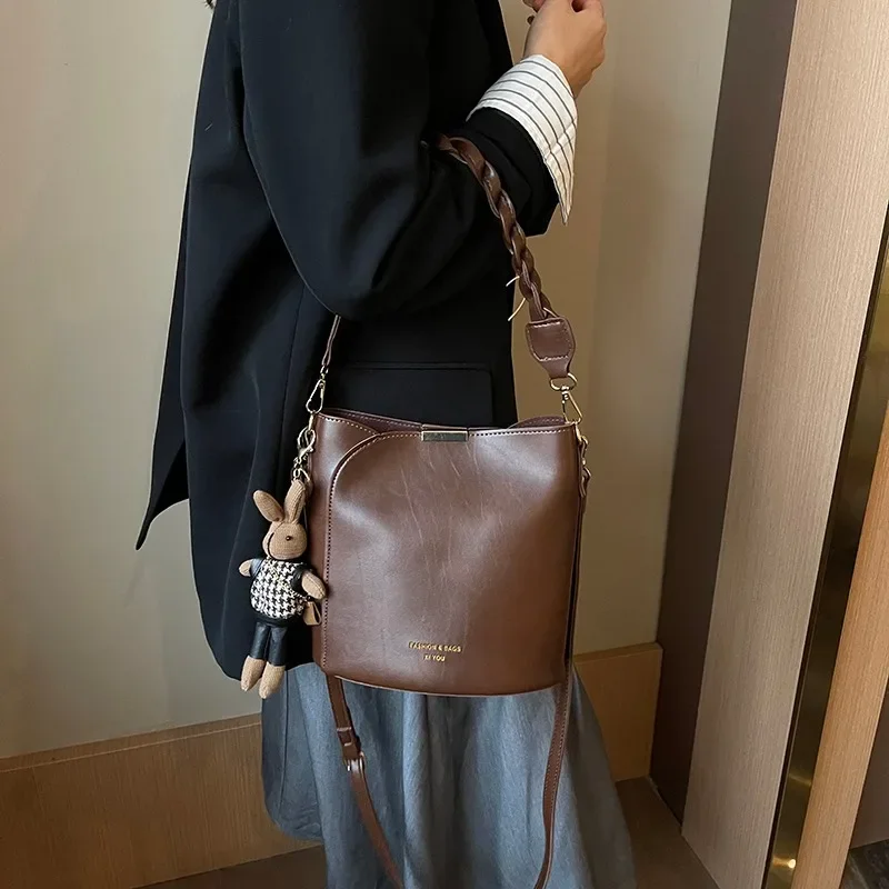 Minimalist Vintage Diaper Bag For Women Elegant Crossbody Bag Luxury Designer Tote Leather Textured And Trendy Creation