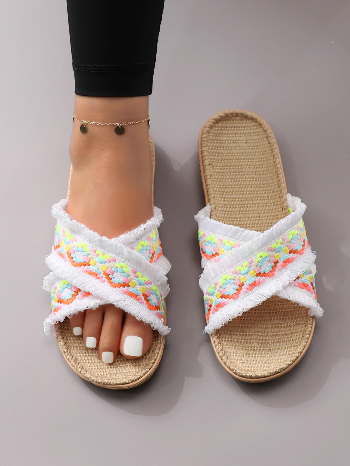 Ethnic Fashion - Этнические модные яркие пляжные шлепанцы из