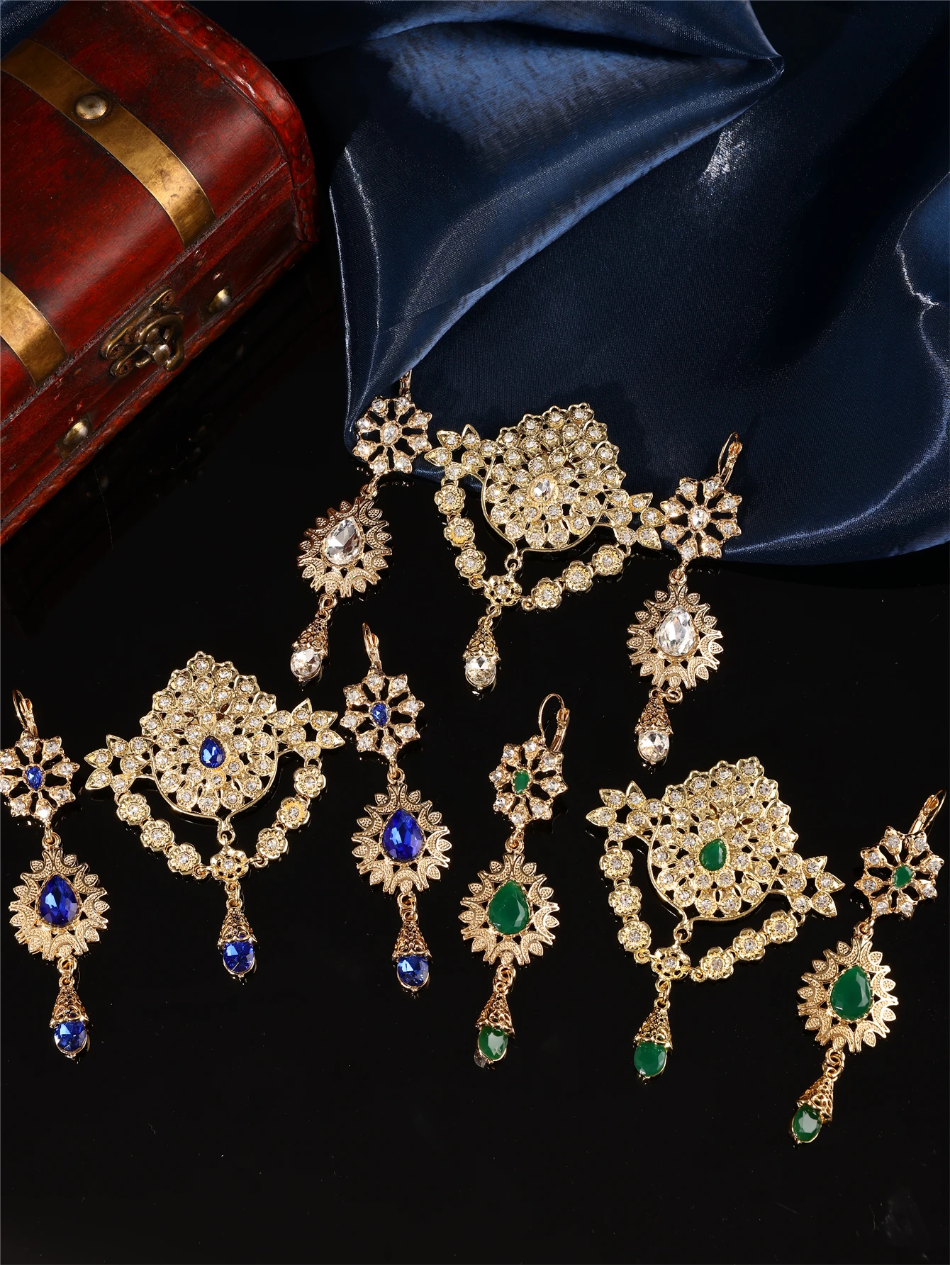 

Moroccan Women's Earrings Brooches And Jewelry Collection Hand-carved And Inlaid Rhinestones In The Court Bridal Wedding Jewelry