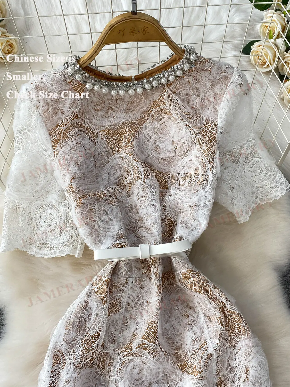 فستان سهرة رسمي فاخر صيفي كريستالي للنساء بأكمام قصيرة ورقبة لؤلؤية ثلاثية الأبعاد لحفلات العشاء من التل فساتين طويلة رداء من الدانتيل