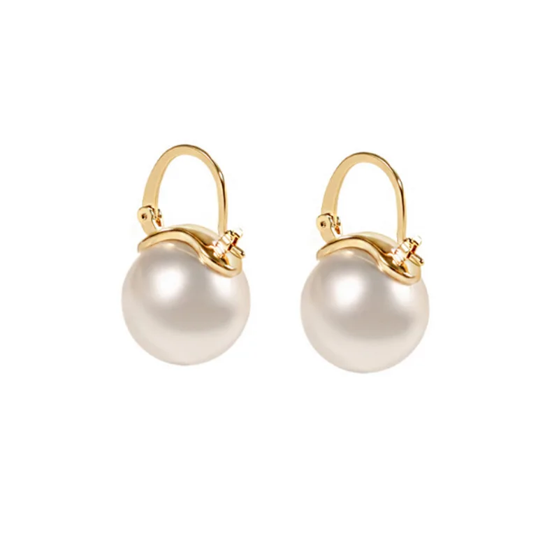 

Pearl round bead earrings temperament high-end ear buckle