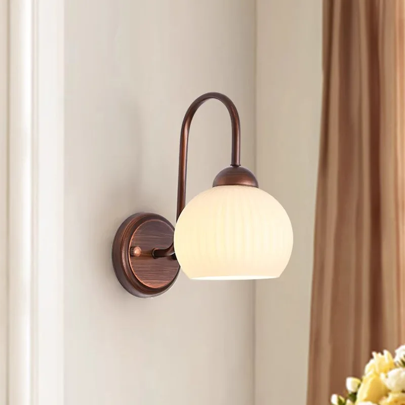 アメリカンスタイルの壁ランプレトロミッドセンチュリーシンプルな寝室のベッドサイドの壁ランプ廊下シングルヘッドリビングルームカントリーアイプロテクト