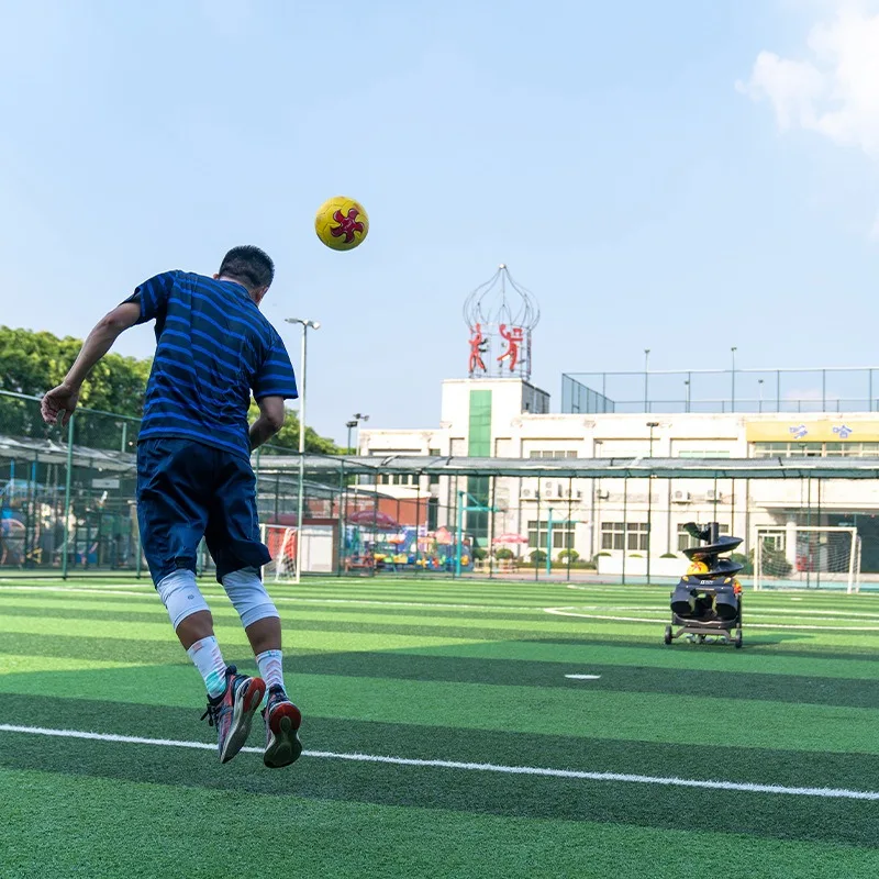 آلة تقديم كرة القدم F2101 معدات مساعدة للتدريب التلقائي معدات رياضية خاصة للمدرب #2