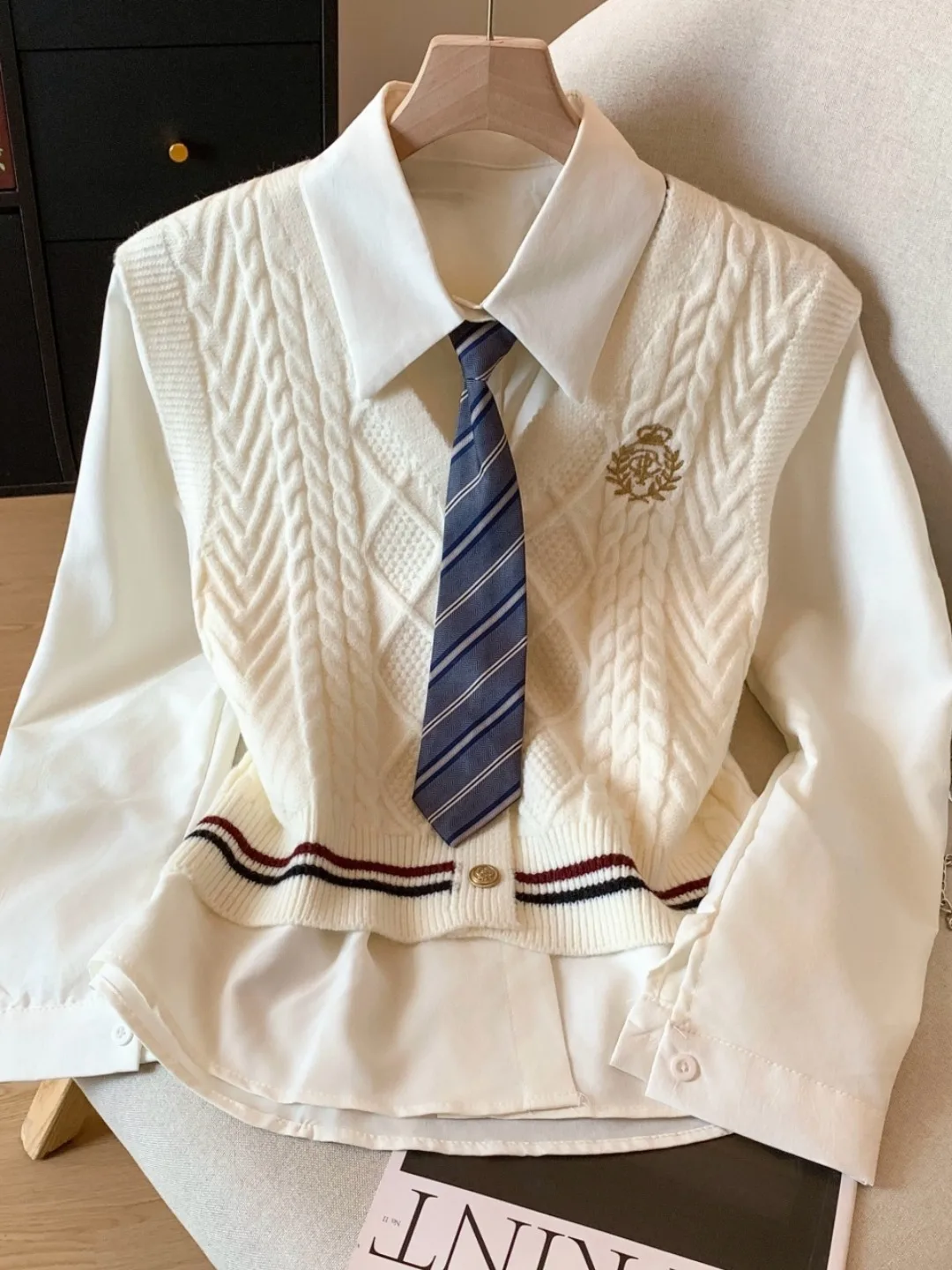 

Women's Long Sve Knitted V-Ne irt And Vest Two-Piece Set Autumn New Sle Self-Purchase Recommended College Sle Tie