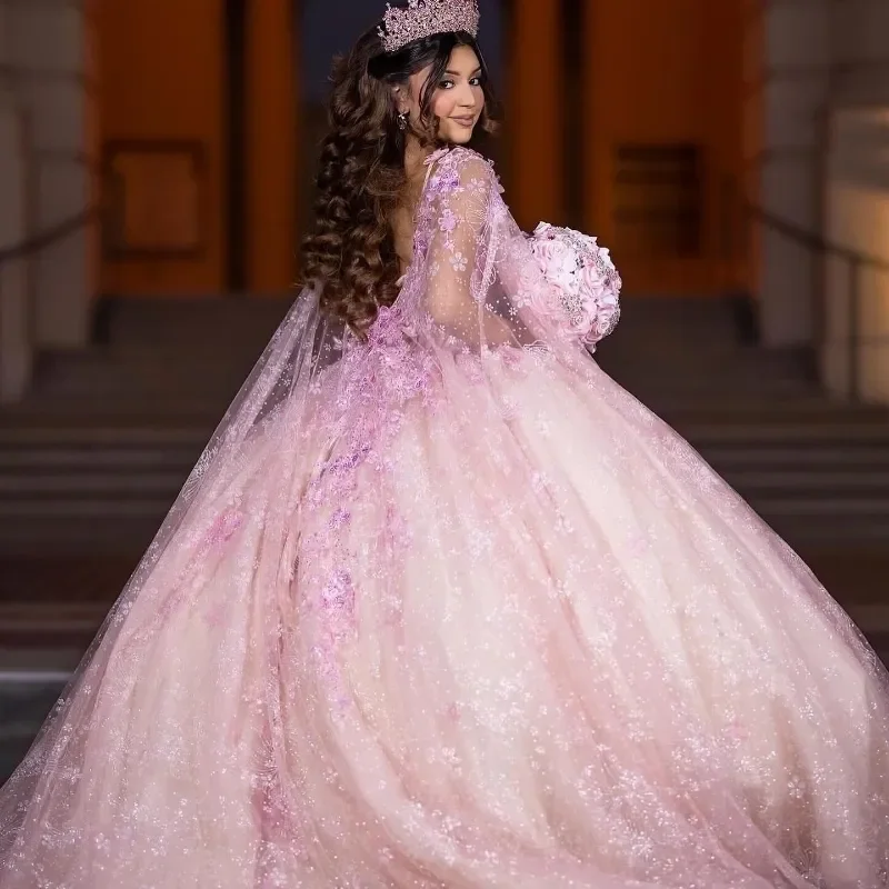 Glitzerndes rosa schulterfreies Prinzessin-Ballkleid, Champagner-Blume, Pailletten-Applikation, Perlen, Quinceanera-Kleider nach Maß