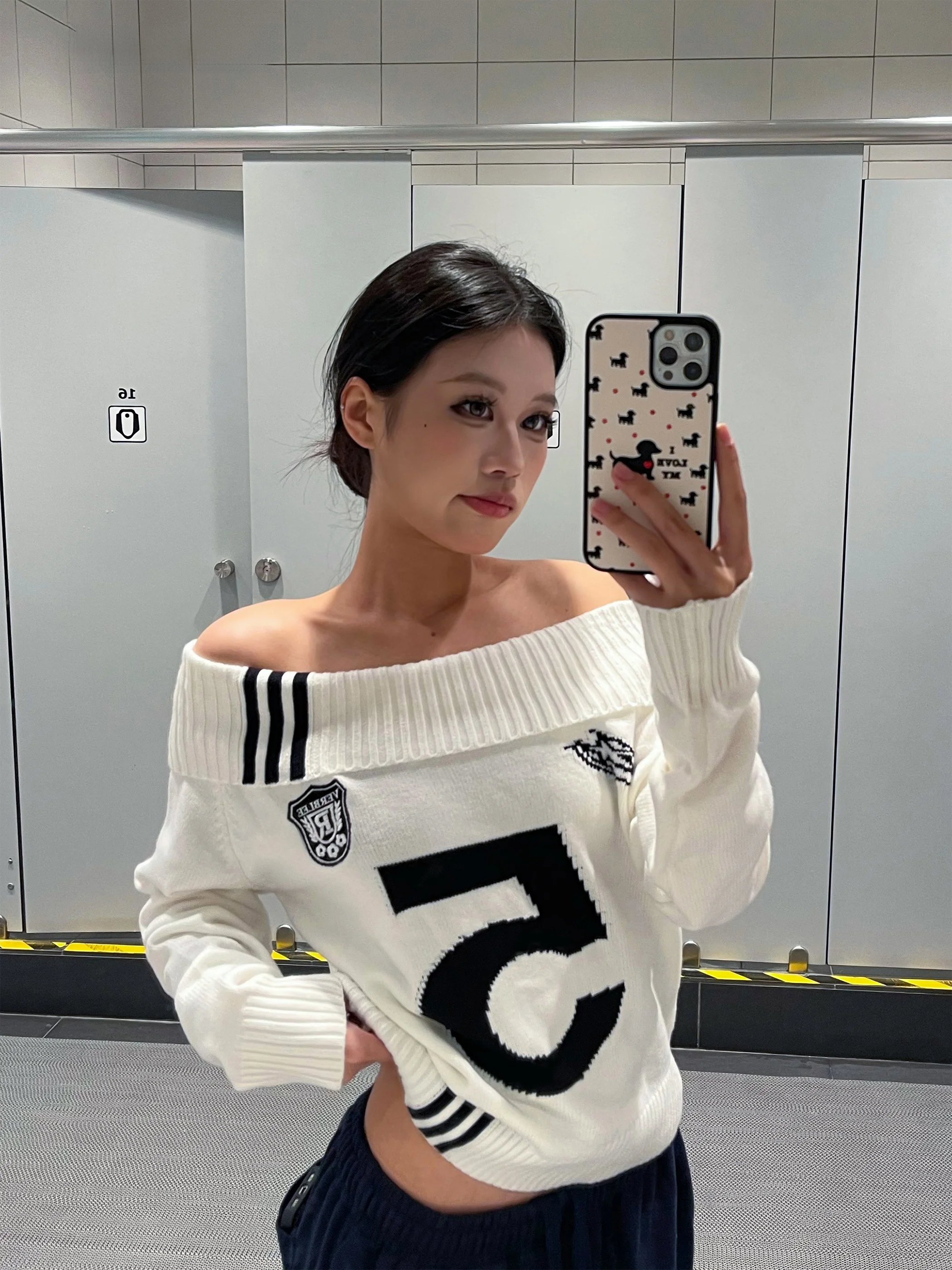 

American Spor Letter Embroidery One-oulder Knitted Sweater Women Spring Lazy Aosphere oulder Exposure Top