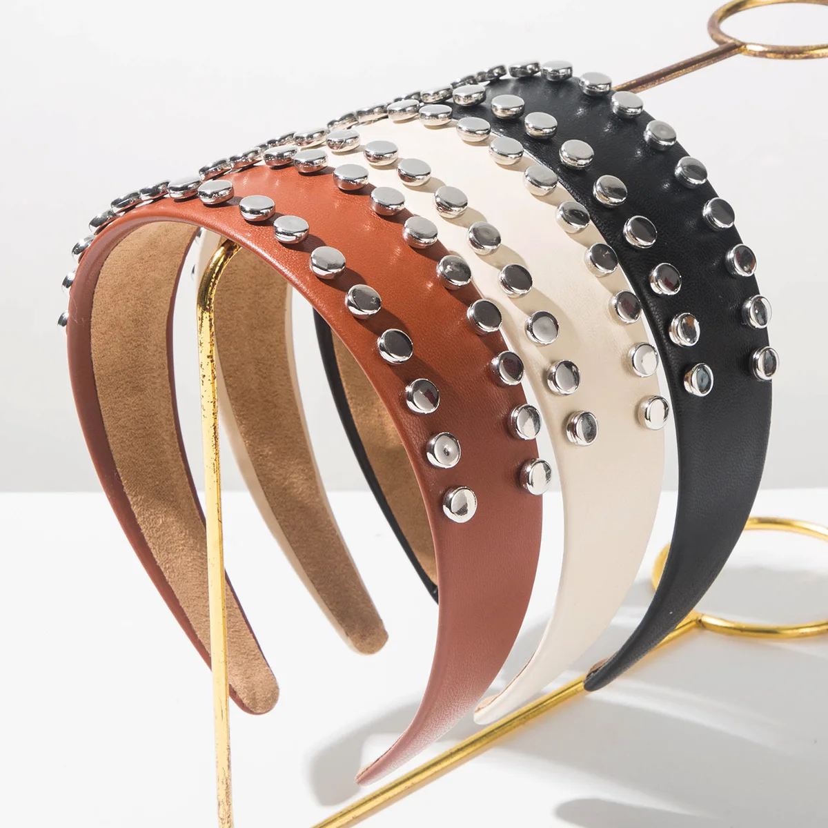 

Модная повязка на голову в корейском стиле, легкая роскошь, универсальная, с заклепками, из кожи, с широким краем, для создания элегантного образа, 480