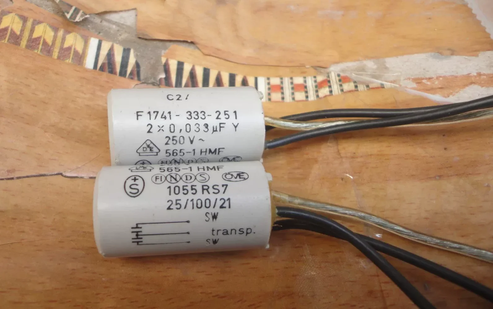 Original New 100% 250V0.033UF starting capacitor dual channel 2x0.003UF 250V 20X35MM F1741-333-251 (Inductor)