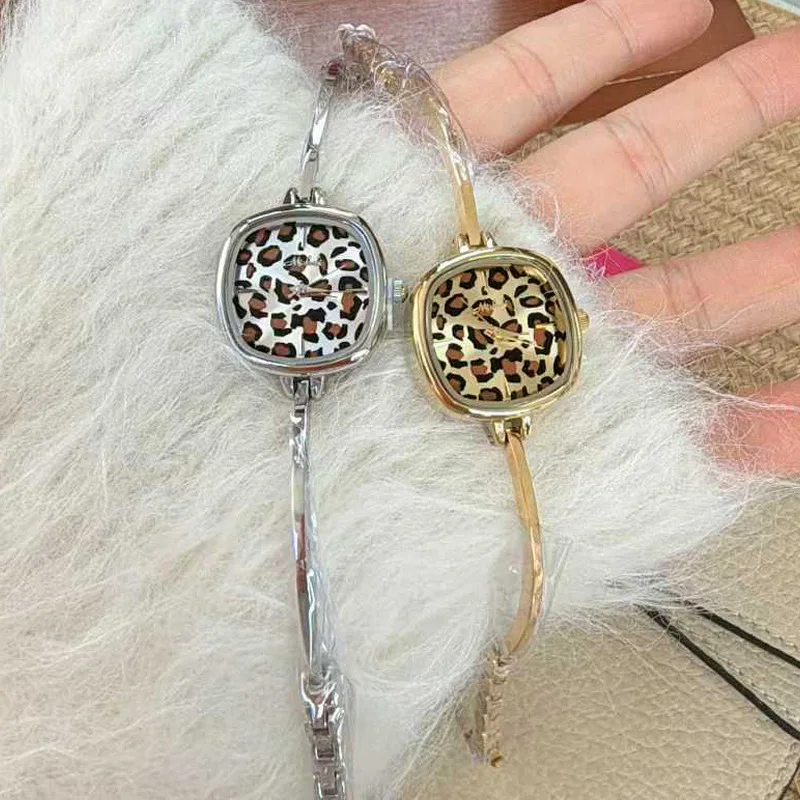 2026 New Watch Women's Exquisite Compact Luxurious Fashion Bracelet Watch Leopard Pattern Quartz Watch Women's Gift