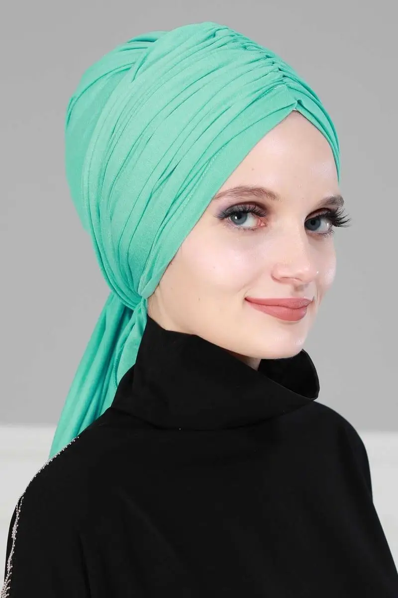 Geraffte gekämmte Knochen türkis