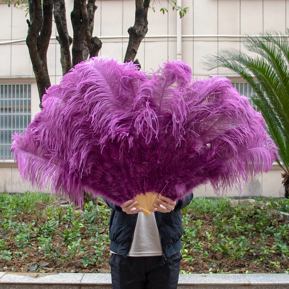 Abanicos de plumas blancas grandes de 13 huesos, abanico de mano suave y esponjoso plegable para baile, decoración de Halloween, joyería de rendimiento