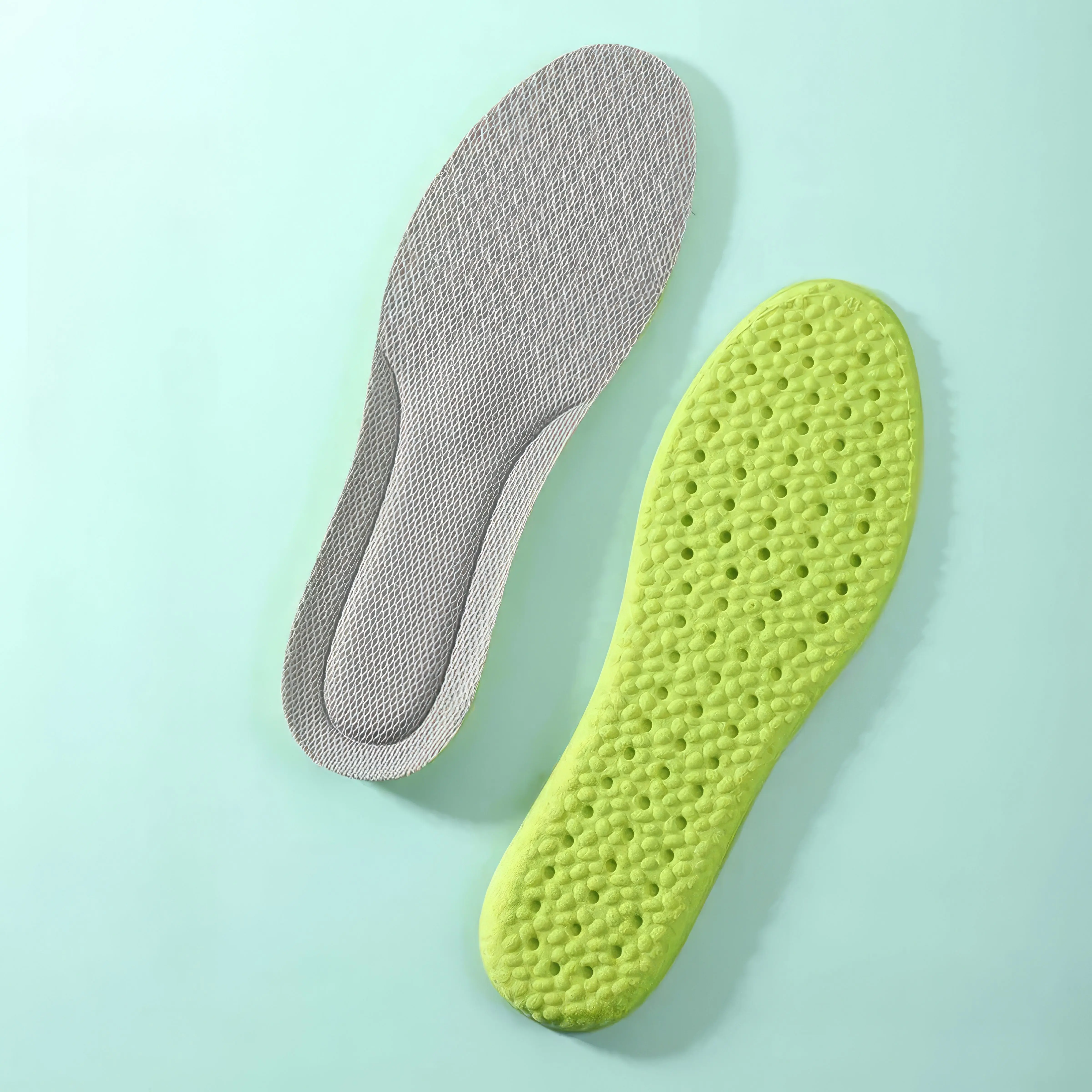 

Дышащие, поддерживающие и яркие стельки из лаймово-зеленого цвета для активного ношения. Разработан с перфорированной поверхностью для воздушного потока, подушки.