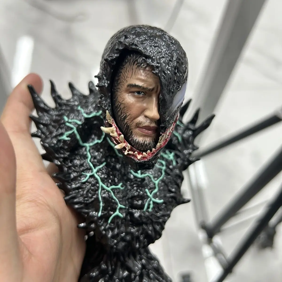 

Статуэтка-бюст Венома Marvel с детализированной скульптурой, коллекционная модель для рабочего стола для фанатов комиксов о супергероях Marvel