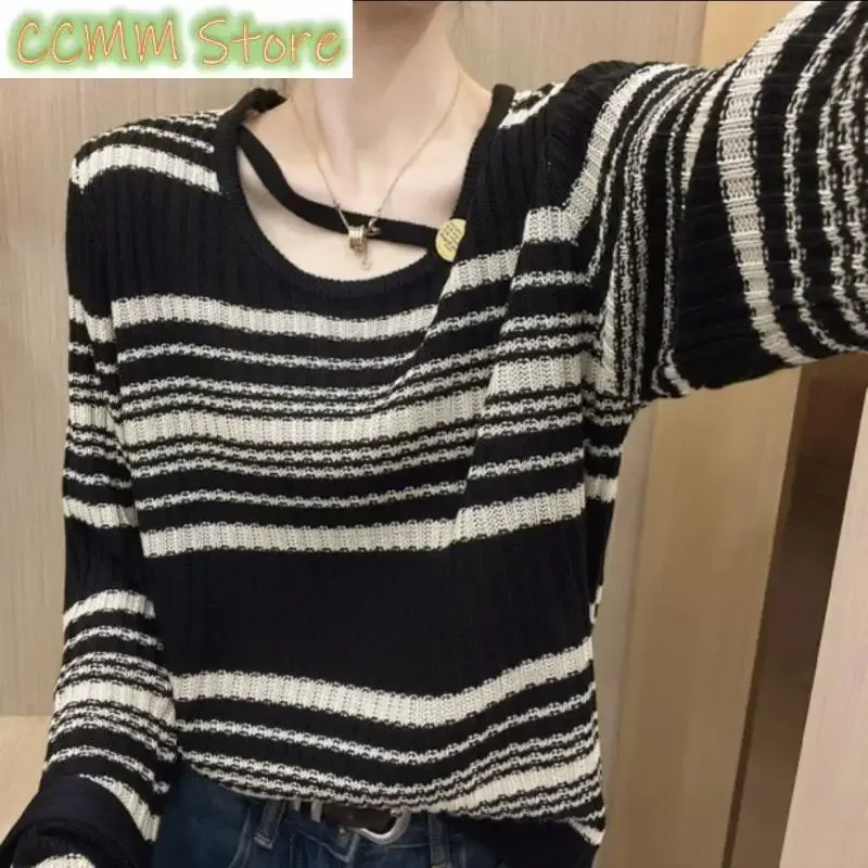 New Simple Temperament Versatile O-neck Color Matching Sweater Women Autumn Winter Design Sense Button Fashion Casual Knit Top