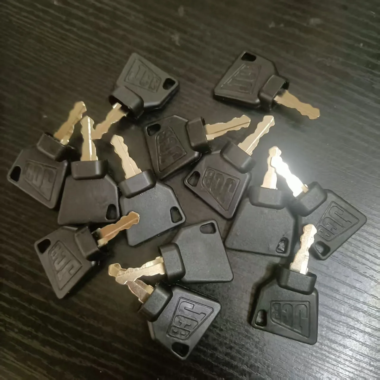 The ignition, door opening and start key for the JCB 210 230 240 360 370 excavator