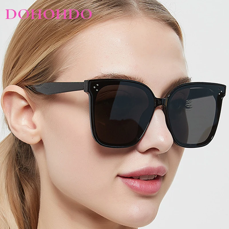 

Fashion Luxury Rivets Sunglasses For Women Men 2025 New Vintage Trendy Travel Driving Gig Shades Anti-Glare Eyewear Unisex UV400