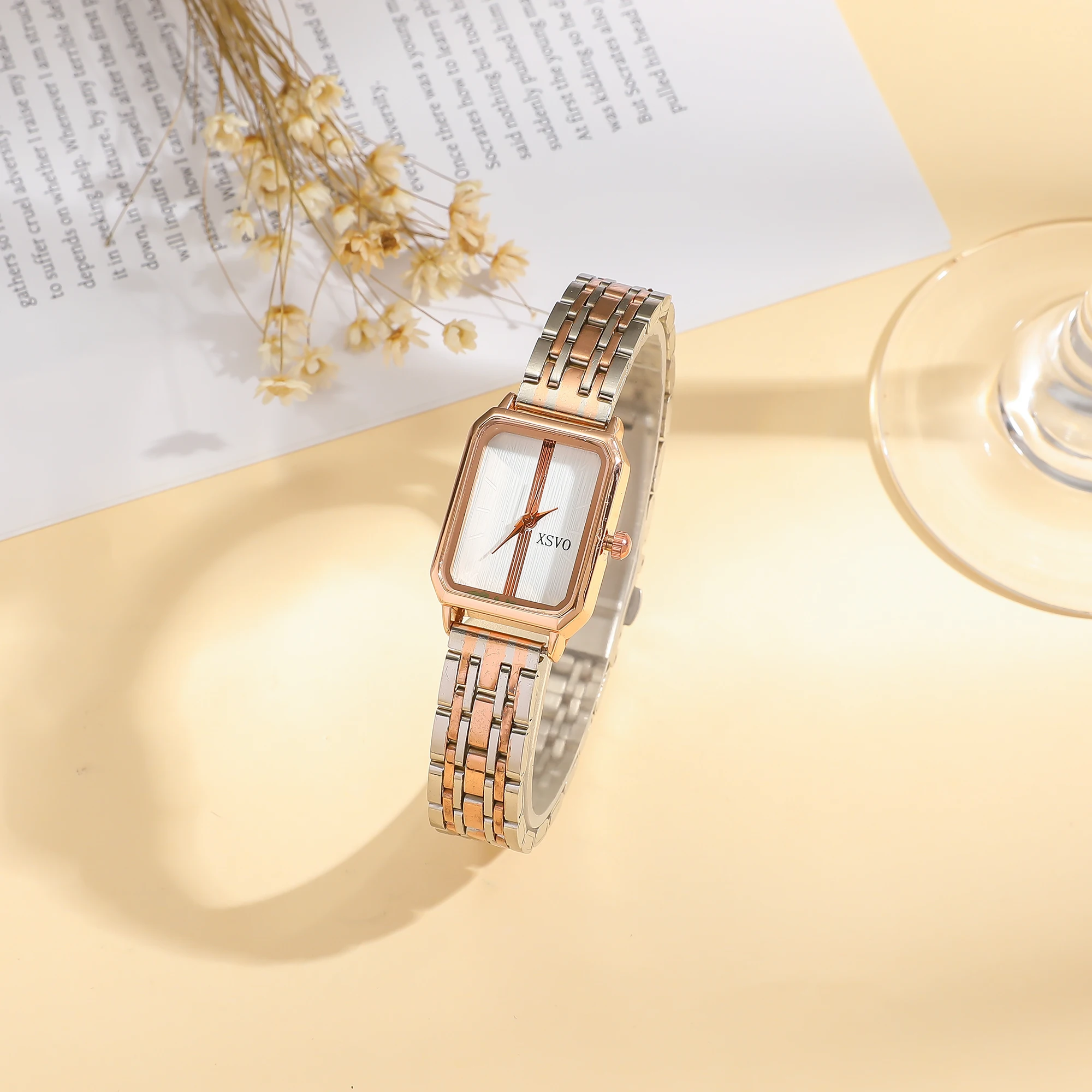 

Элегантные двухцветные женские часы квадратной формы из розового золота и серебра, с белым полосатым циферблатом, браслетом из нержавеющей стали, минималистичные кварцевые наручные часы.