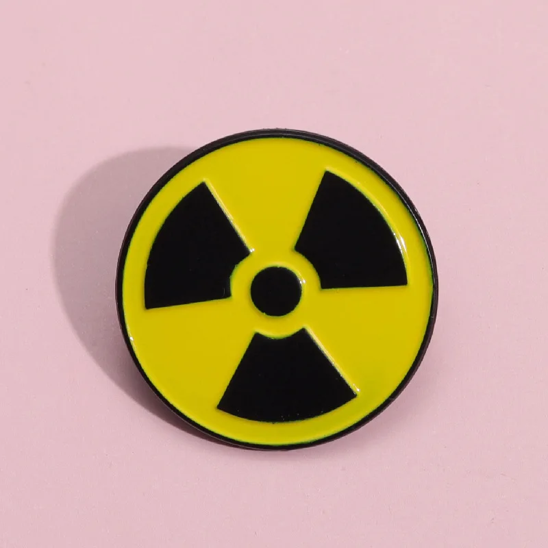 Biochemical Radiation Sign Enamel Brooch Personalized Chemical Element Radioactive Round Metal Badge Science Enthusiast Gifts