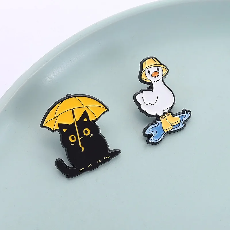 

Креативная брошь в виде животного, черного кота, утки, булавки, милый мультяшный работник утки в сапогах, эмалированная булавка с лацканами в виде кота, аксессуар, подарок для Fri