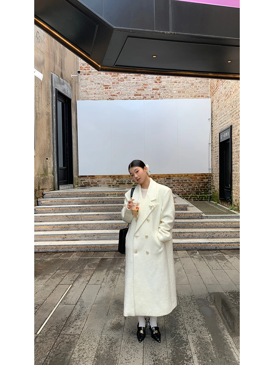 

Красное шерстяное пальто знаменитостей, женское осенне-зимнее элитное пальто 2025, новое белое шерстяное пальто с воротником до плеч, верхняя одежда