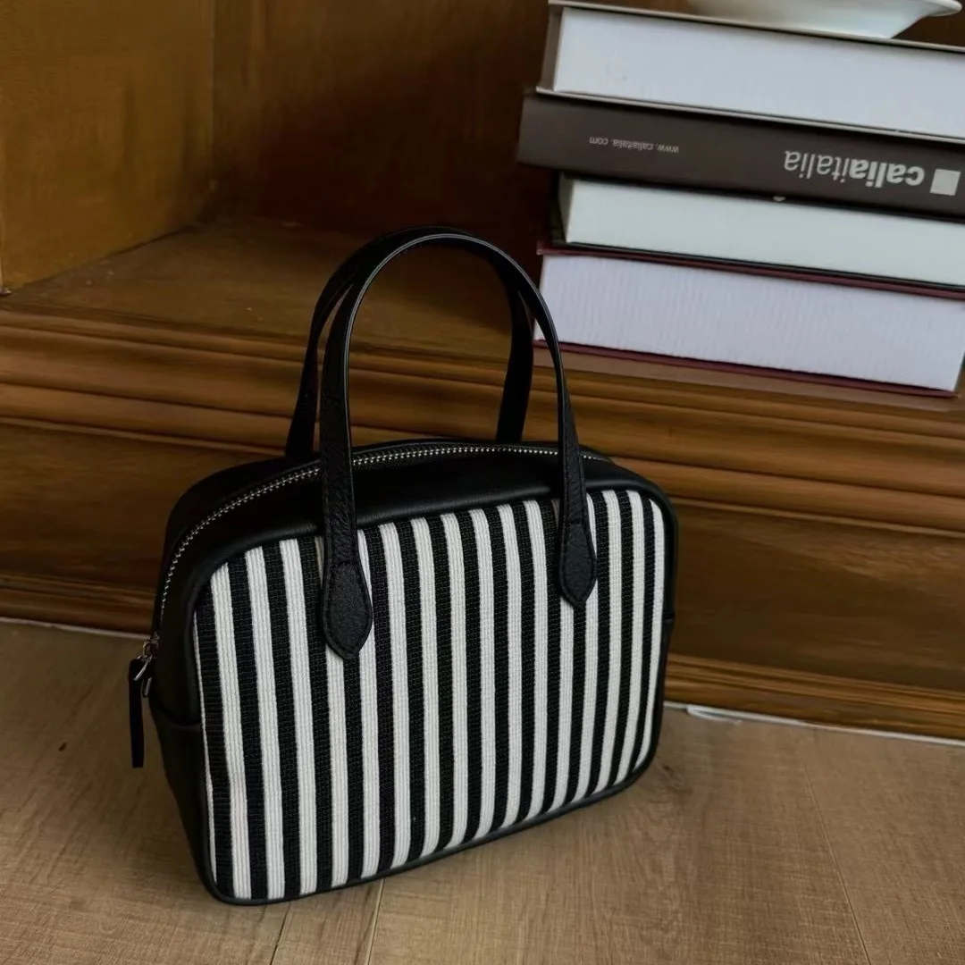 FIRMRANCH, Mini bolso cuadrado informal de mano para uso diario, de lona con piel de vaca, diseño de rayas blancas y negras, bolso cruzado Siagonal para mujer