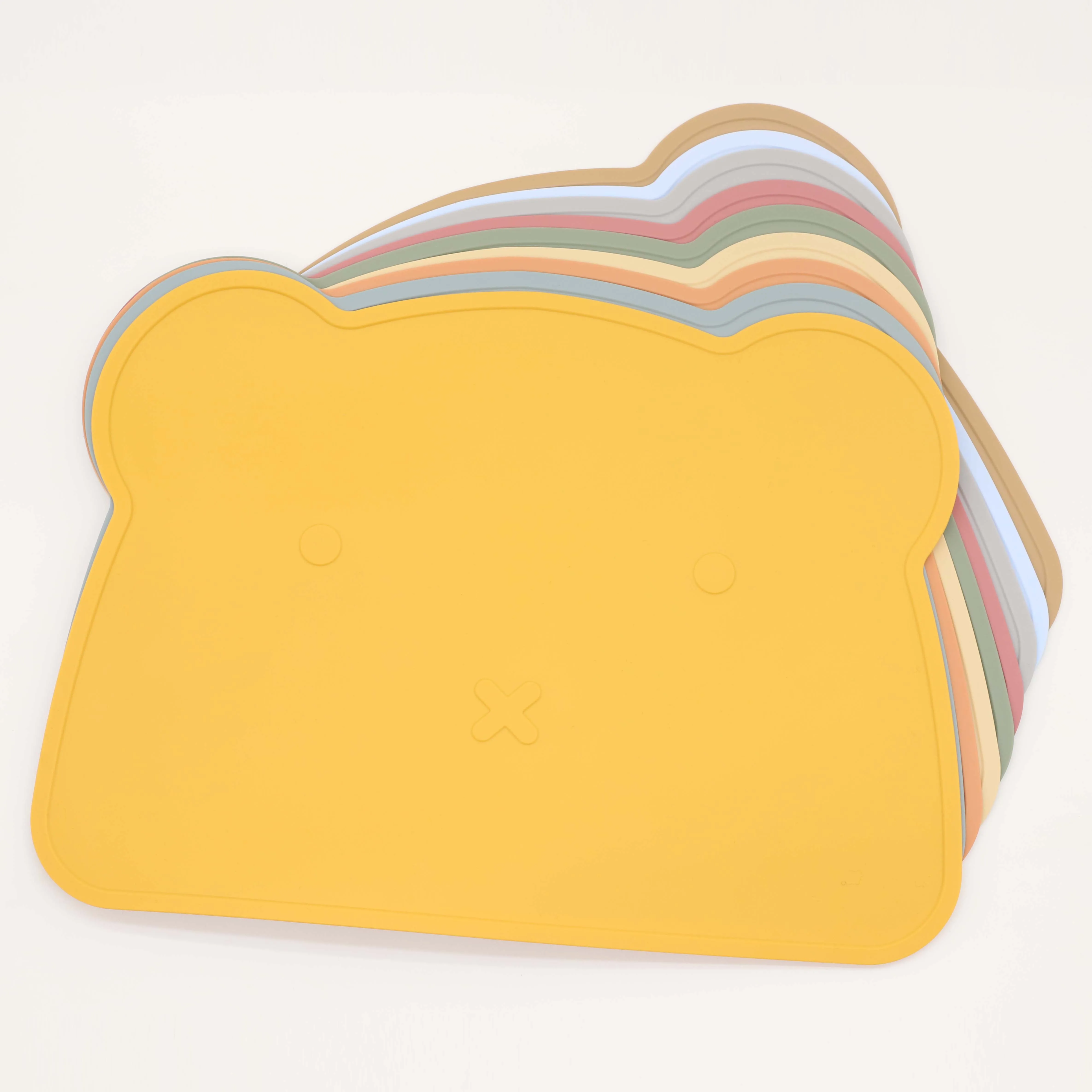 

Silicone meal mat cartoon teddy bear easy to clean, easy to fold, non slip