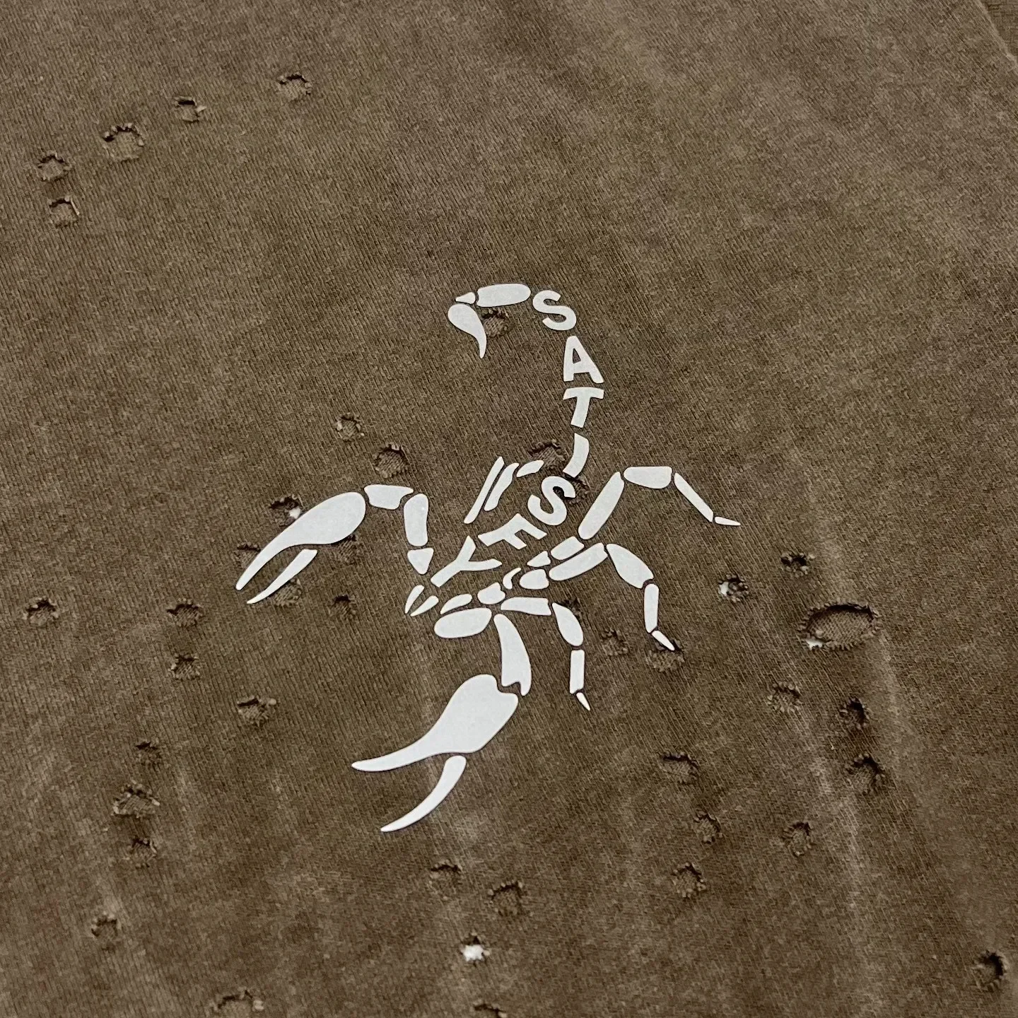 Satisfy Running Wormhole Scorpion Reflective Print Short Sleeve T-Shirt
