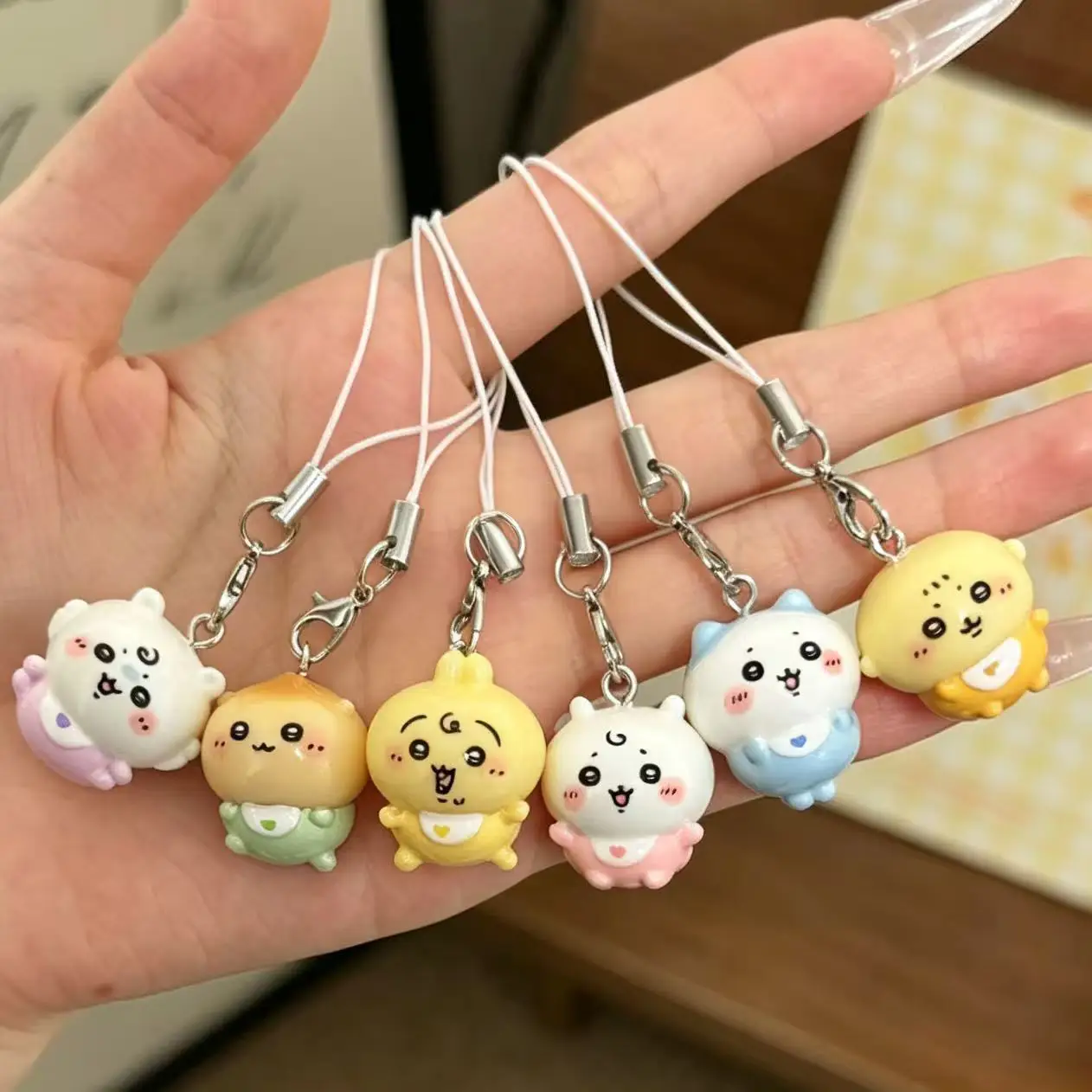 Mini Pingente de Resina Personagem Hachiwera Usagi Momonga Fofo Pequeno Chaveiro Cordão para Celular Decoração de Mochila