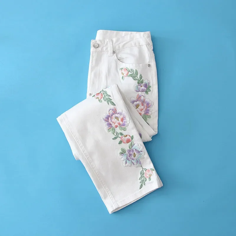 2023 Retro Style Women's Embroidered Flower Jeans Spring Summer Ankle-Length Pants White Straight Pants Casual Denim Pants