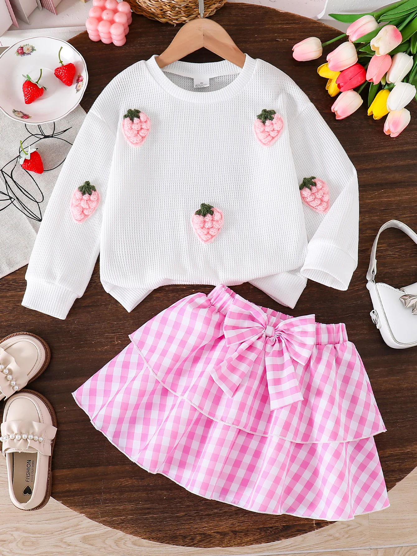 2-Piece Set: Girls' Casual Long-Sleeve Strawberry Sweatshirt Top + Elastic Waist Bow Plaid Tiered Skirt for Spring, Autumn, and Winter. Girls' Fashionable T-Shirt and Sports Pullover with Skirt Set. Cute Trendy Street Style Elegant Ladylike Skirt Set for Girls. Comfortable Soft Princess Dress for Ages 4-5-6-7-8. Suitable for Outdoor Activities, Casual Wear, Parties, Holidays, Gifts