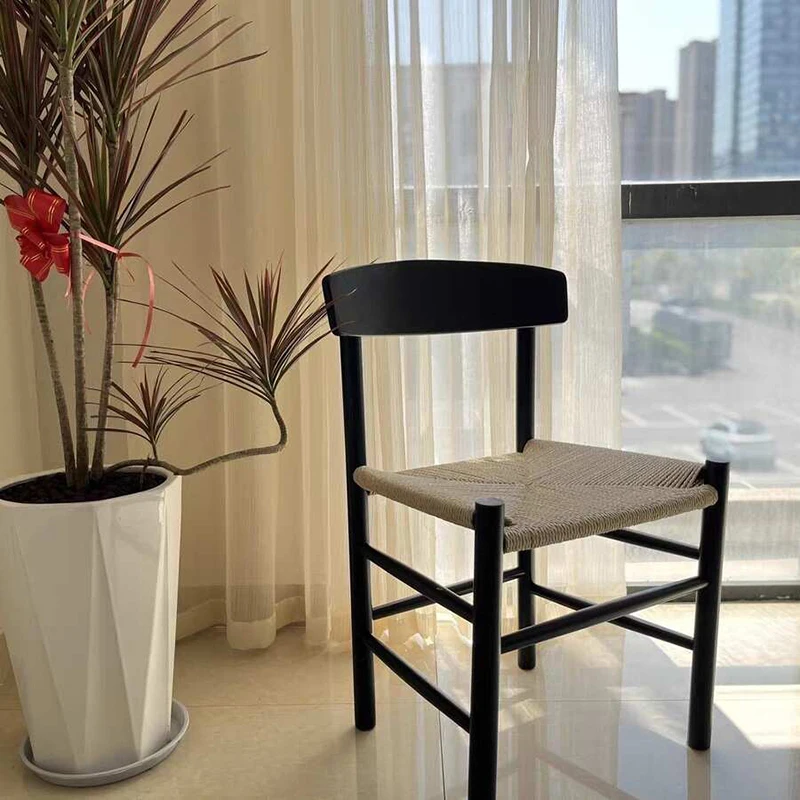 Sedia da pranzo in legno Sedie per tessitura in corda di paglia retrò Mobili interni portatili creativi Sedia da pranzo Sedie dal design artistico semplice