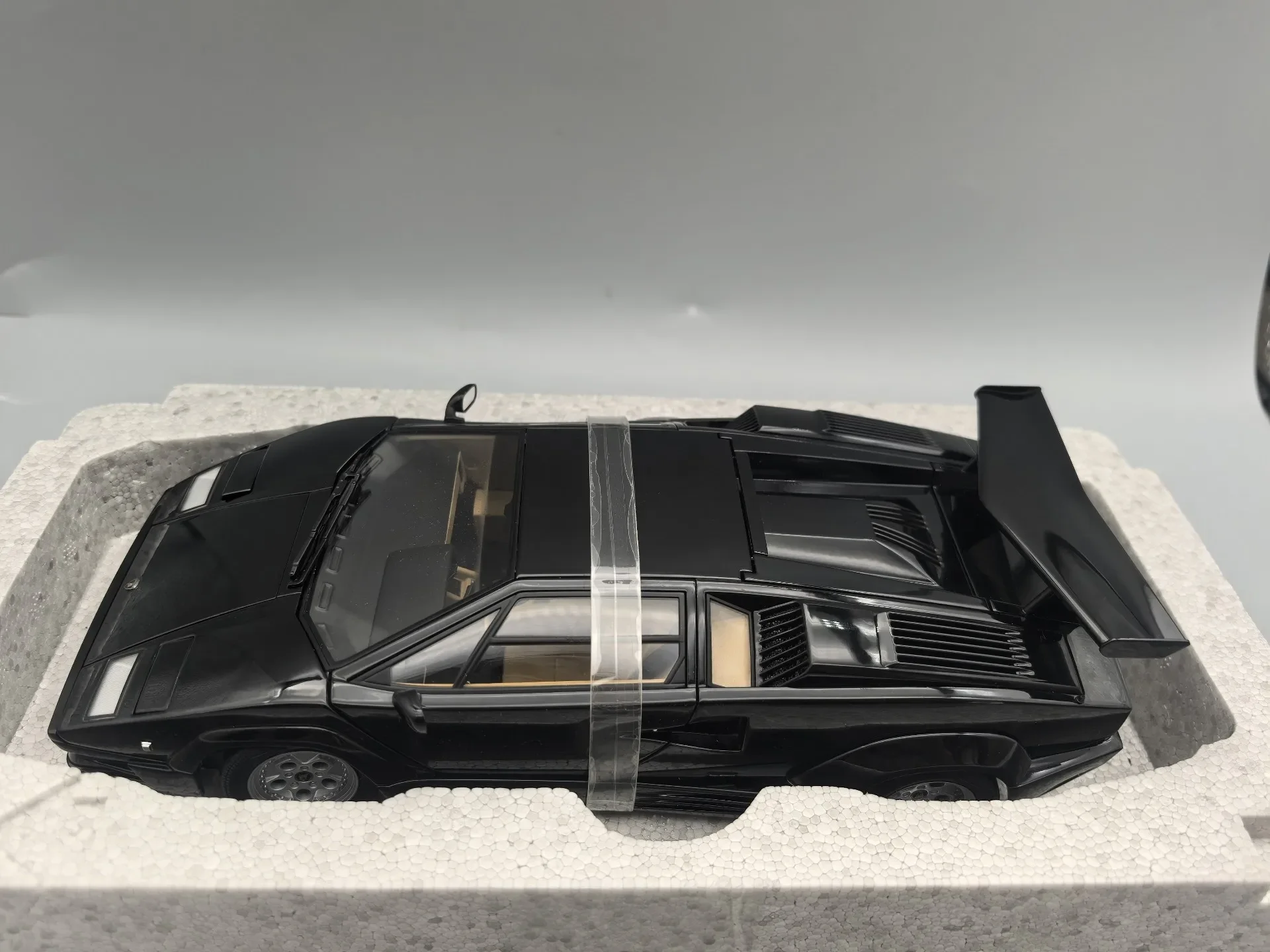 

Autoart 1:18 COUNTACH 25th ANNIVERSARY EDITION, лимитированная серия, полностью открывающаяся статическая модель автомобиля из металлического сплава, игрушка-подарок