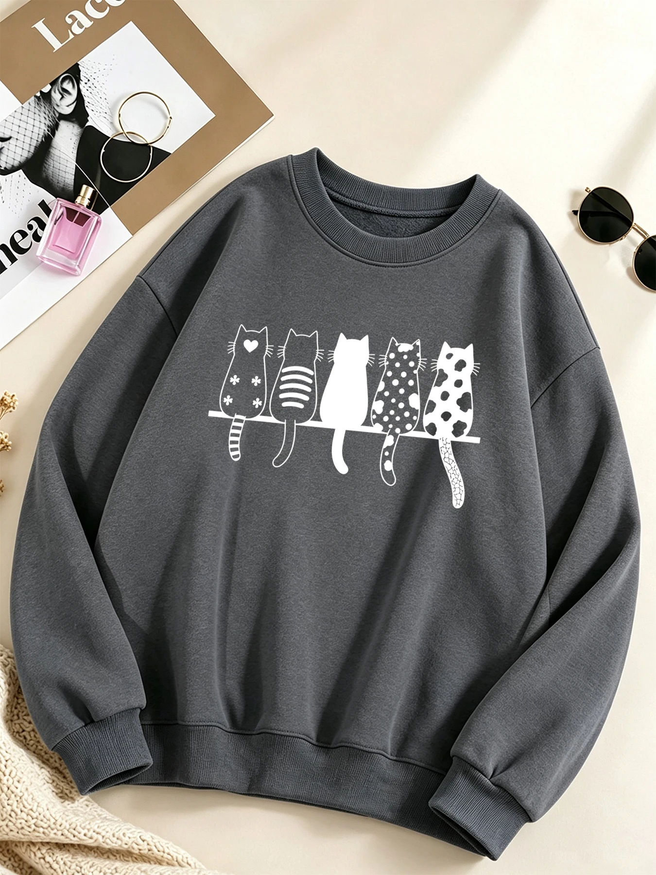 Süßes Herz-Katzen-Skizzen-Print-Sweatshirt für Damen, modisches O-Neck-Oberteil, Fleece-Herbstpullover, lässige, übergroße Sportbekleidung – Detail 12